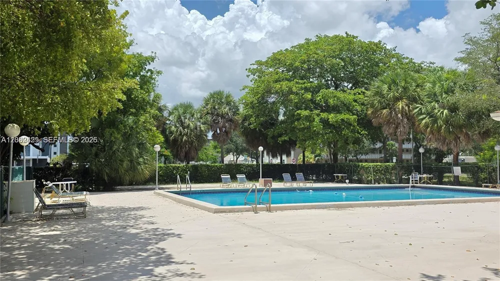 901 Hillcrest Dr #215 Hollywood, FL 33021