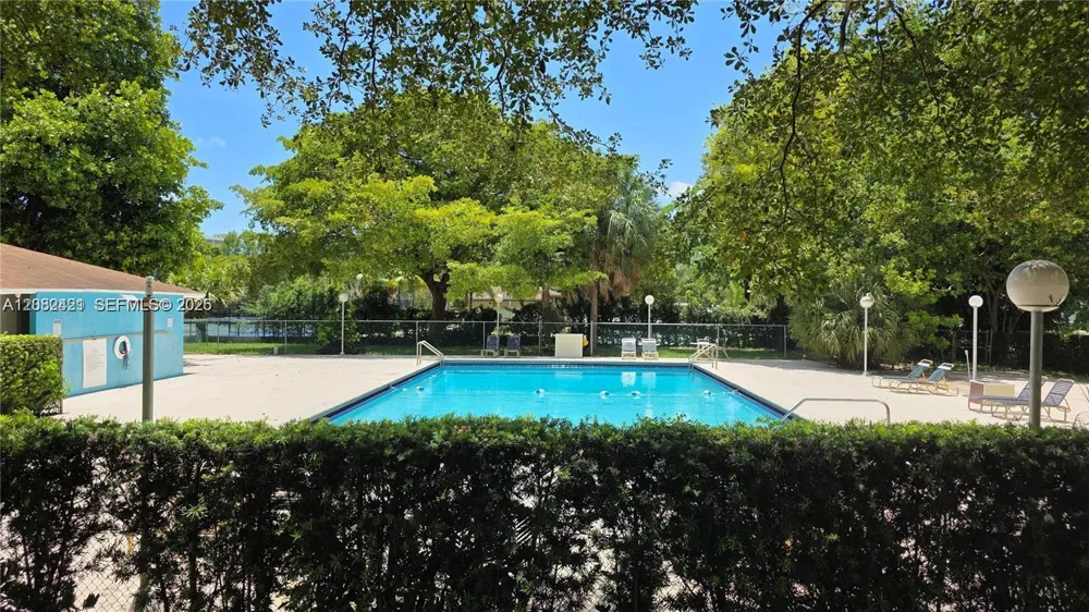901 Hillcrest Dr #215 Hollywood, FL 33021