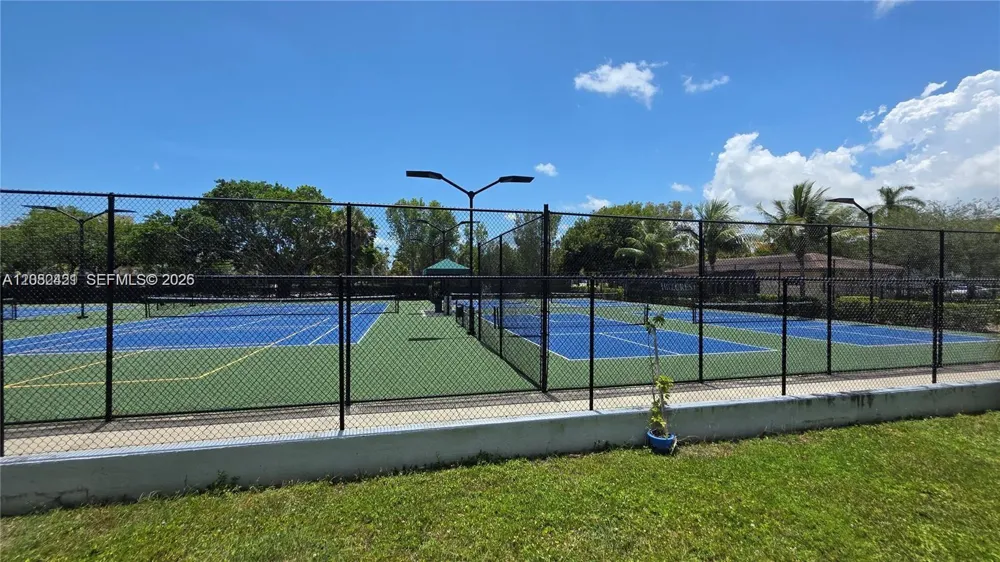 901 Hillcrest Dr #215 Hollywood, FL 33021