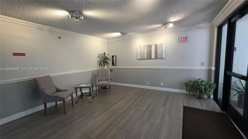 901 Hillcrest Dr #215 Hollywood, FL 33021