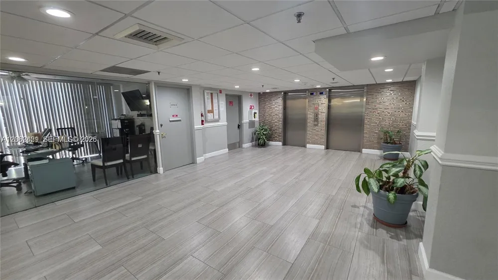 901 Hillcrest Dr #215 Hollywood, FL 33021