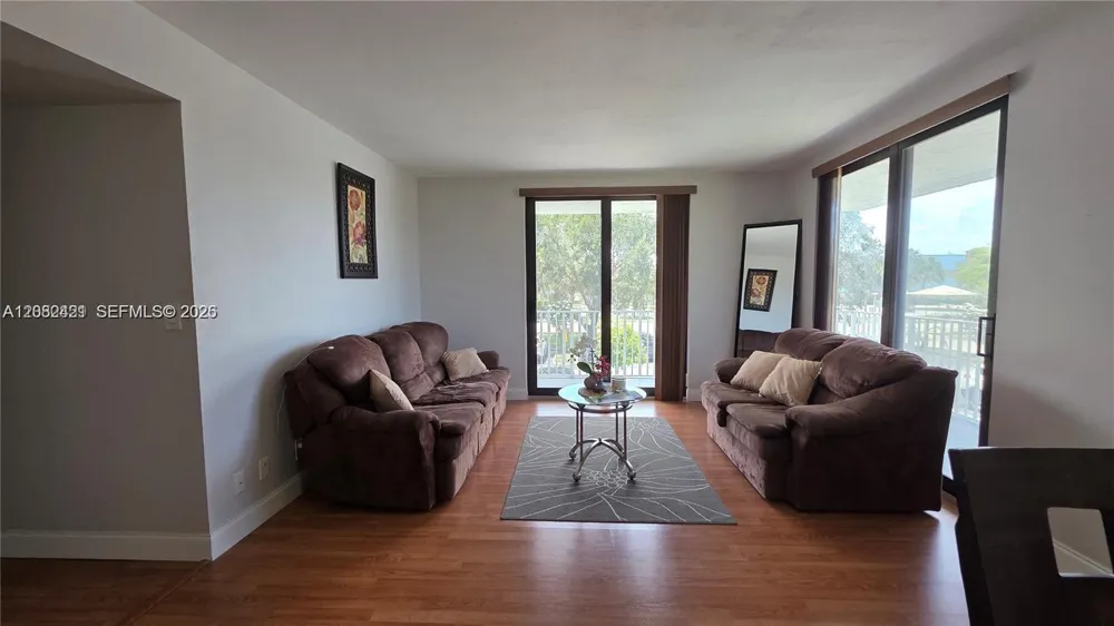 901 Hillcrest Dr #215 Hollywood, FL 33021