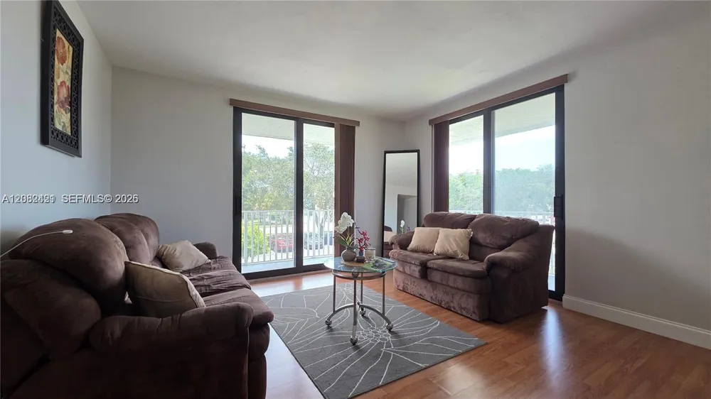 901 Hillcrest Dr #215 Hollywood, FL 33021