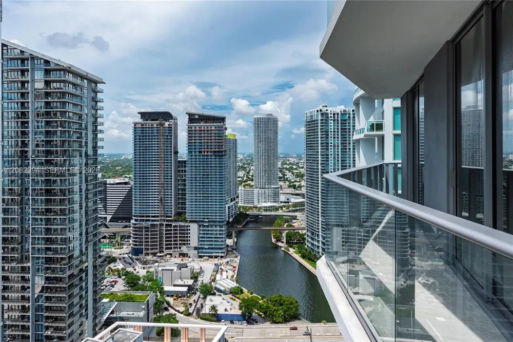 77 SE 5th Street #3908 Miami, FL 33131