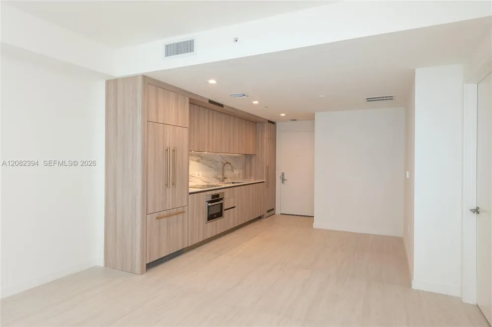 77 SE 5th Street #3908 Miami, FL 33131