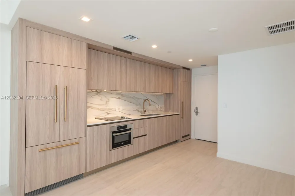 77 SE 5th Street #3908 Miami, FL 33131