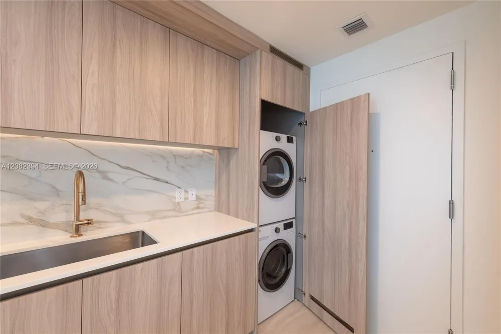 77 SE 5th Street #3908 Miami, FL 33131