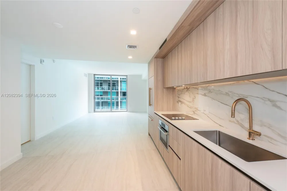 77 SE 5th Street #3908 Miami, FL 33131