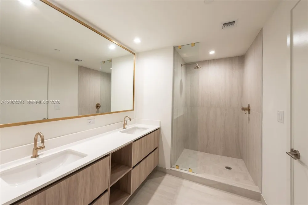 77 SE 5th Street #3908 Miami, FL 33131