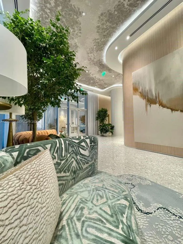 77 SE 5th Street #3908 Miami, FL 33131