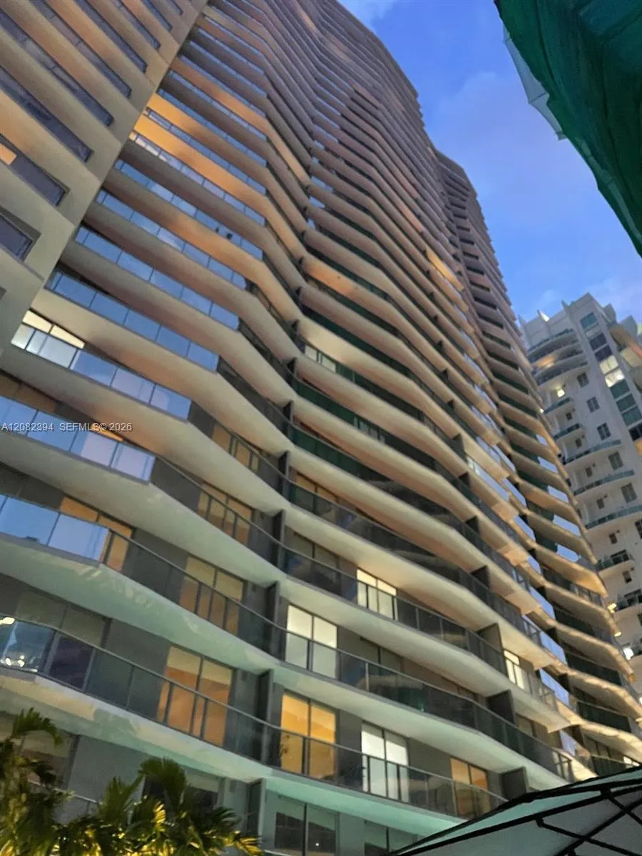 77 SE 5th Street #3908 Miami, FL 33131