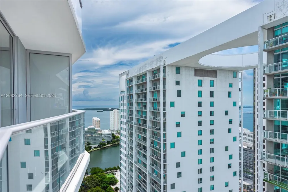 77 SE 5th Street #3908 Miami, FL 33131