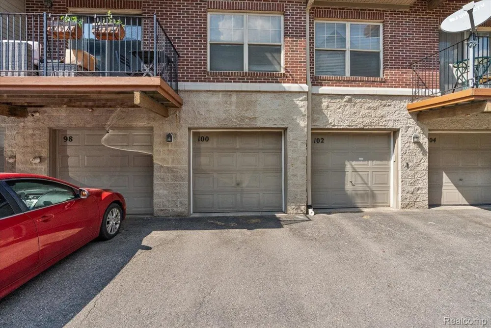 100 Adelaide Street Detroit City, MI 48201