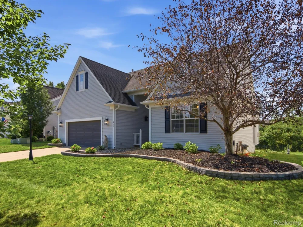 900 Cross Street Oxford Charter Township, MI 48371