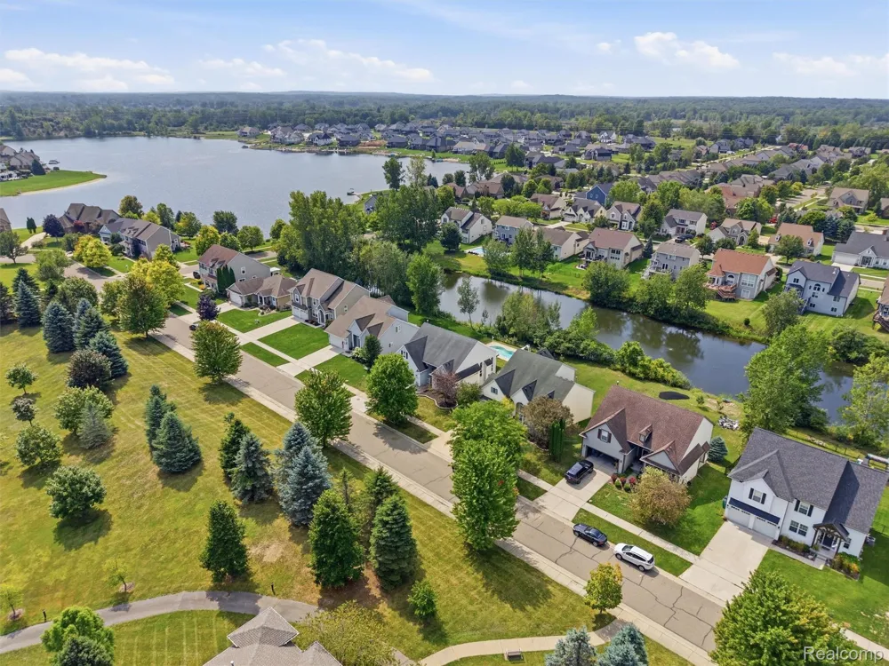 900 Cross Street Oxford Charter Township, MI 48371