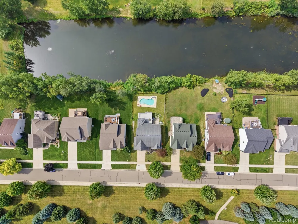 900 Cross Street Oxford Charter Township, MI 48371