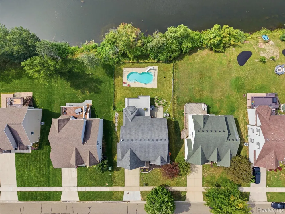 900 Cross Street Oxford Charter Township, MI 48371