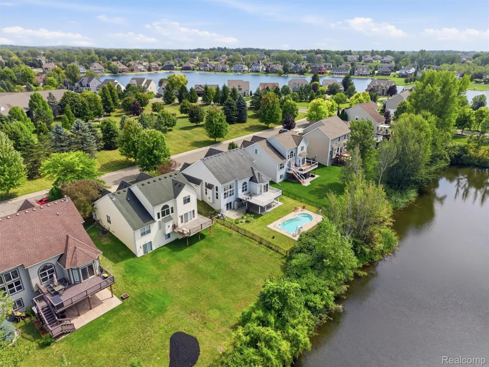 900 Cross Street Oxford Charter Township, MI 48371