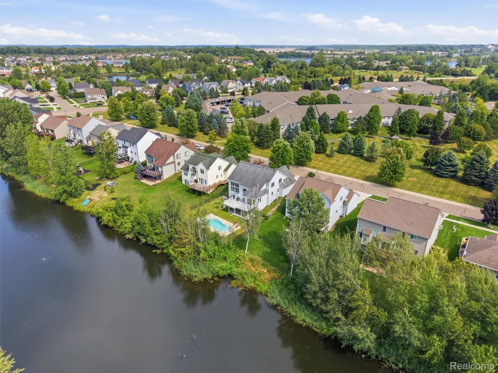 900 Cross Street Oxford Charter Township, MI 48371