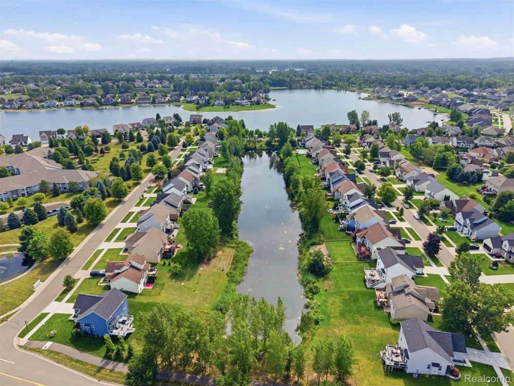 900 Cross Street Oxford Charter Township, MI 48371