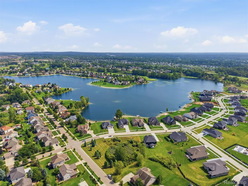900 Cross Street Oxford Charter Township, MI 48371