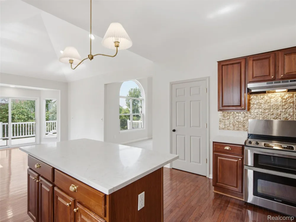 900 Cross Street Oxford Charter Township, MI 48371