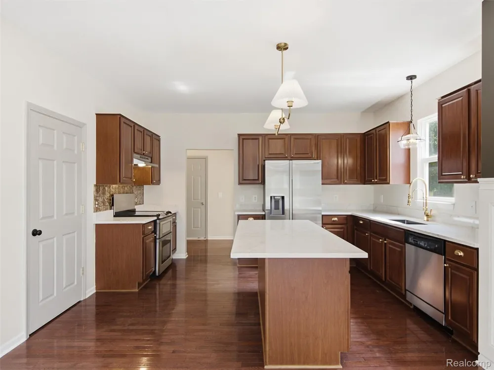 900 Cross Street Oxford Charter Township, MI 48371