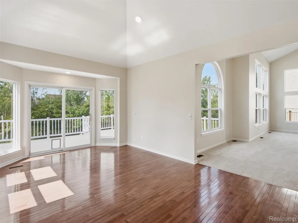 900 Cross Street Oxford Charter Township, MI 48371