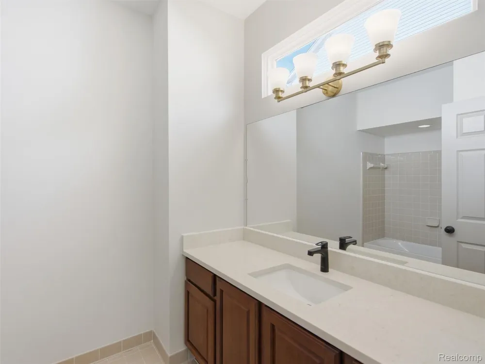 900 Cross Street Oxford Charter Township, MI 48371
