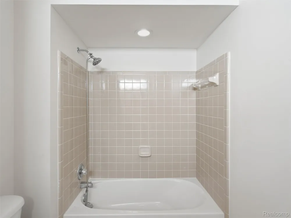 900 Cross Street Oxford Charter Township, MI 48371