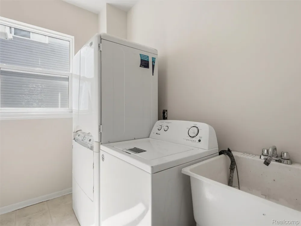 900 Cross Street Oxford Charter Township, MI 48371