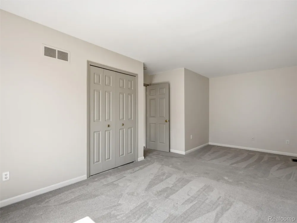 900 Cross Street Oxford Charter Township, MI 48371