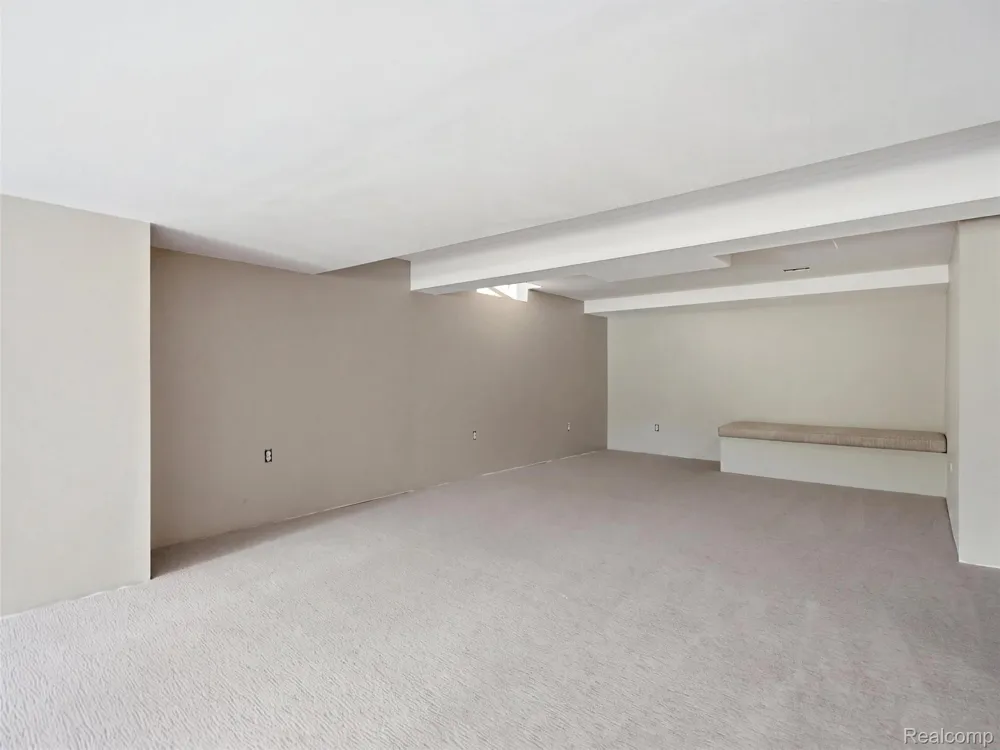 900 Cross Street Oxford Charter Township, MI 48371