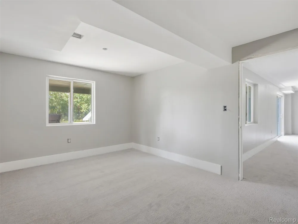 900 Cross Street Oxford Charter Township, MI 48371