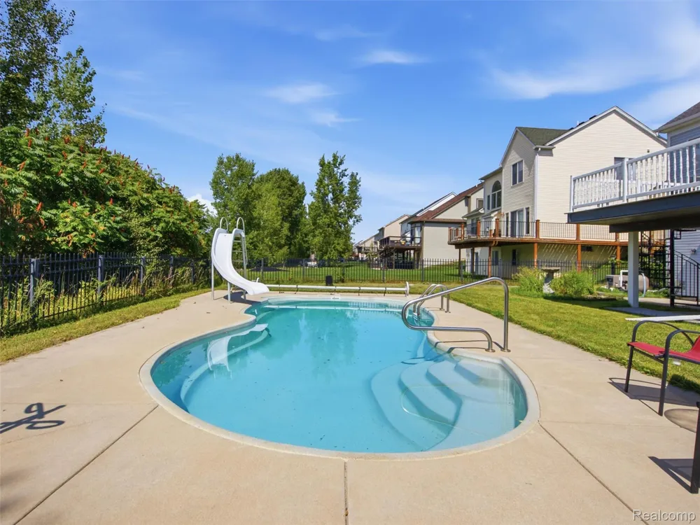 900 Cross Street Oxford Charter Township, MI 48371