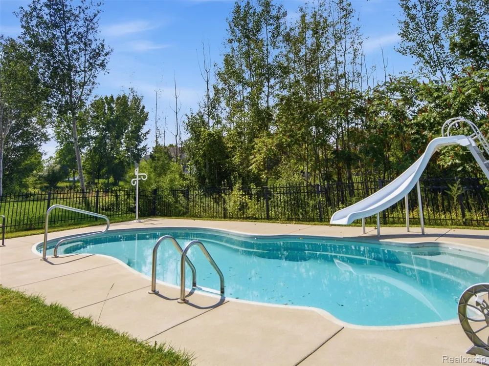 900 Cross Street Oxford Charter Township, MI 48371