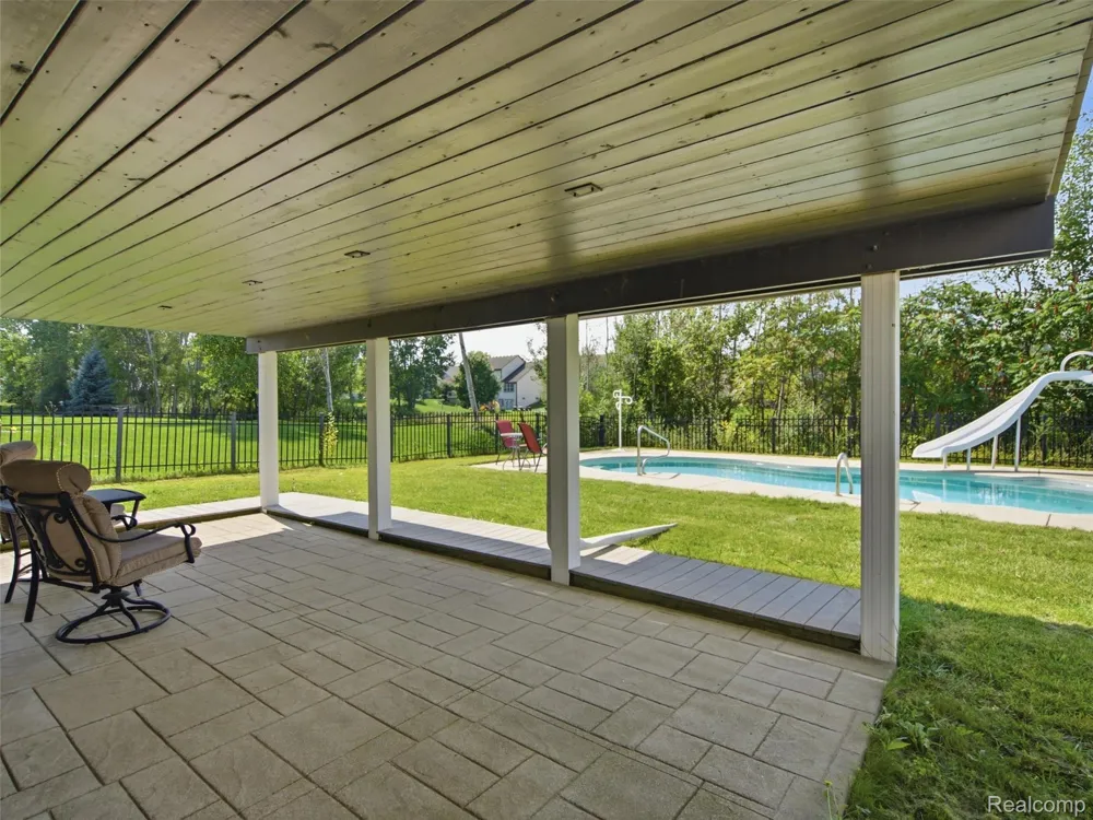 900 Cross Street Oxford Charter Township, MI 48371