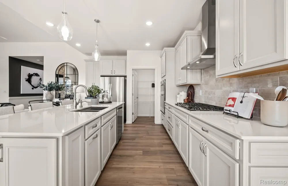 20852 Brickway Drive Macomb Township, MI 48044