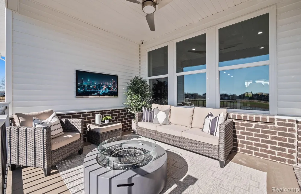 20852 Brickway Drive Macomb Township, MI 48044