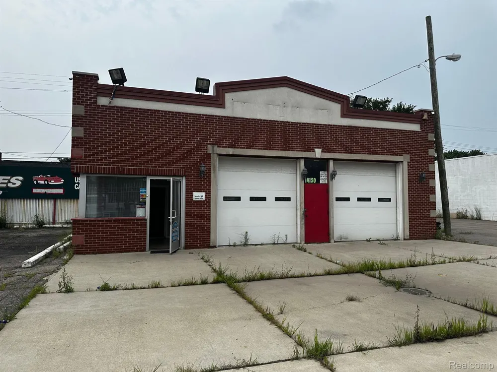14150 E 8 MILE ROAD Detroit City, MI 48205