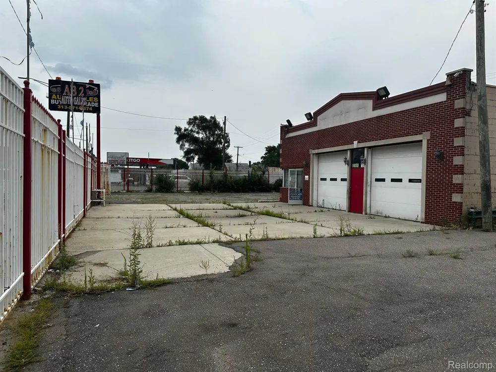 14150 E 8 MILE ROAD Detroit City, MI 48205