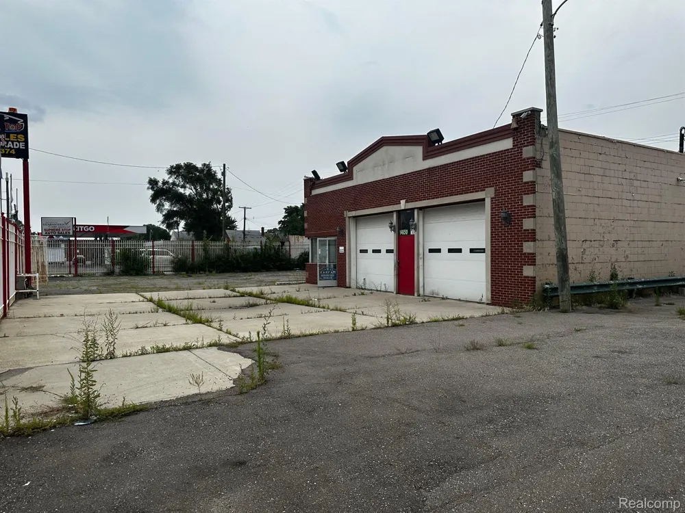 14150 E 8 MILE ROAD Detroit City, MI 48205