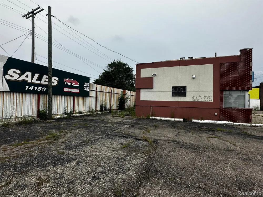 14150 E 8 MILE ROAD Detroit City, MI 48205