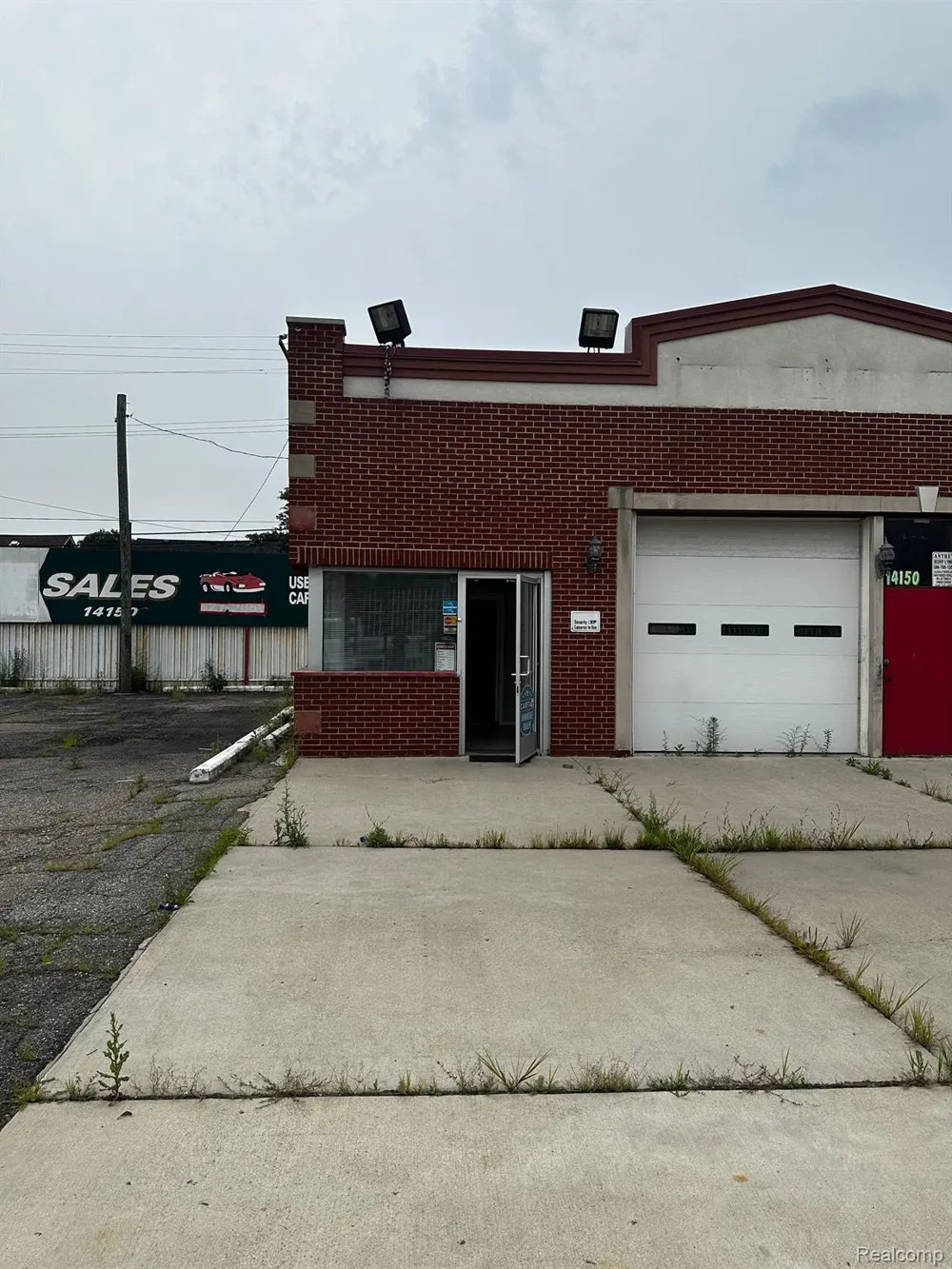 14150 E 8 MILE ROAD Detroit City, MI 48205