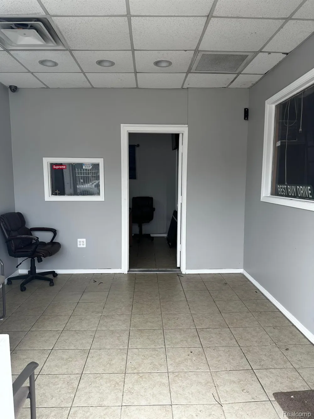 14150 E 8 MILE ROAD Detroit City, MI 48205