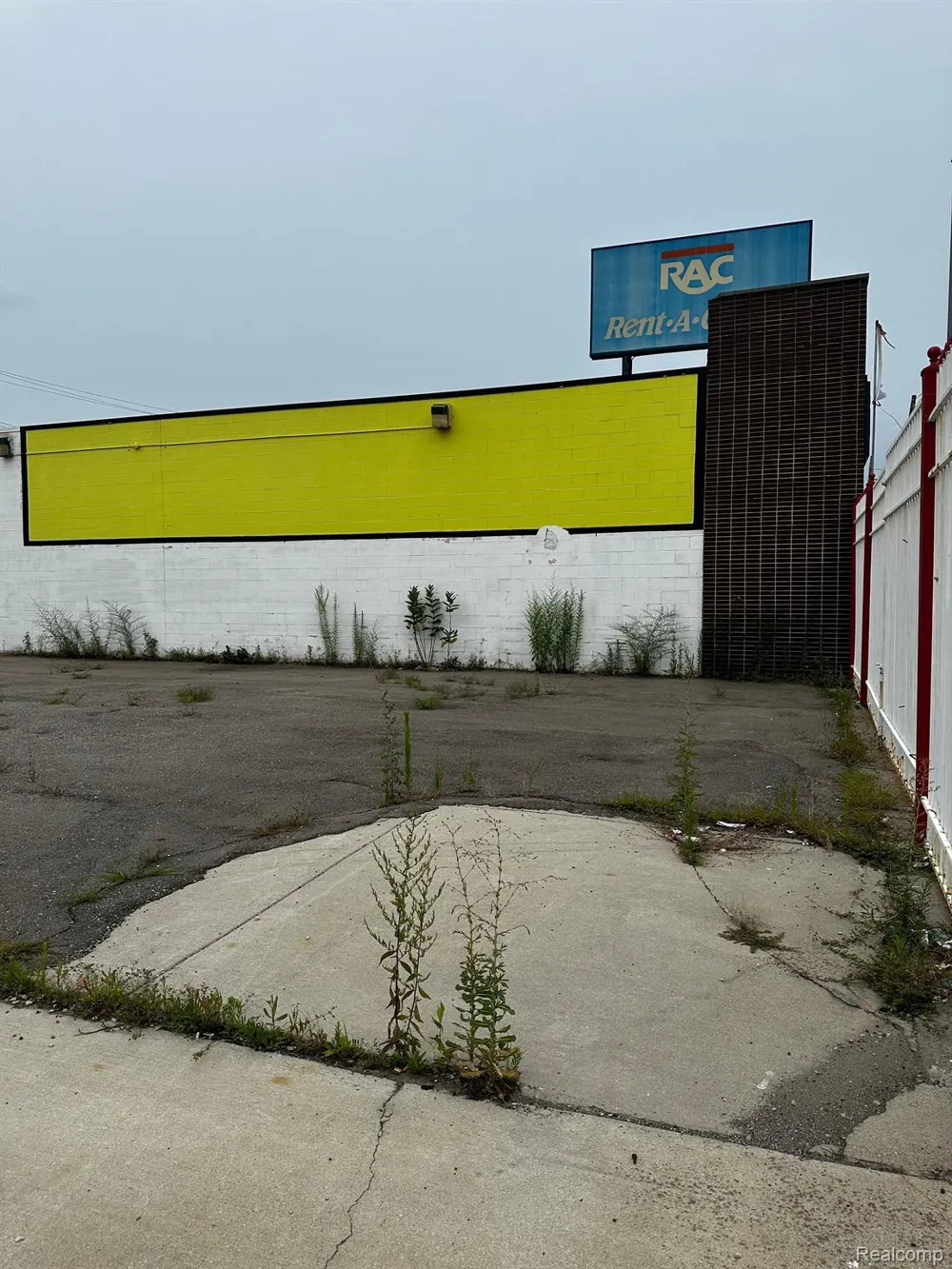 14150 E 8 MILE ROAD Detroit City, MI 48205