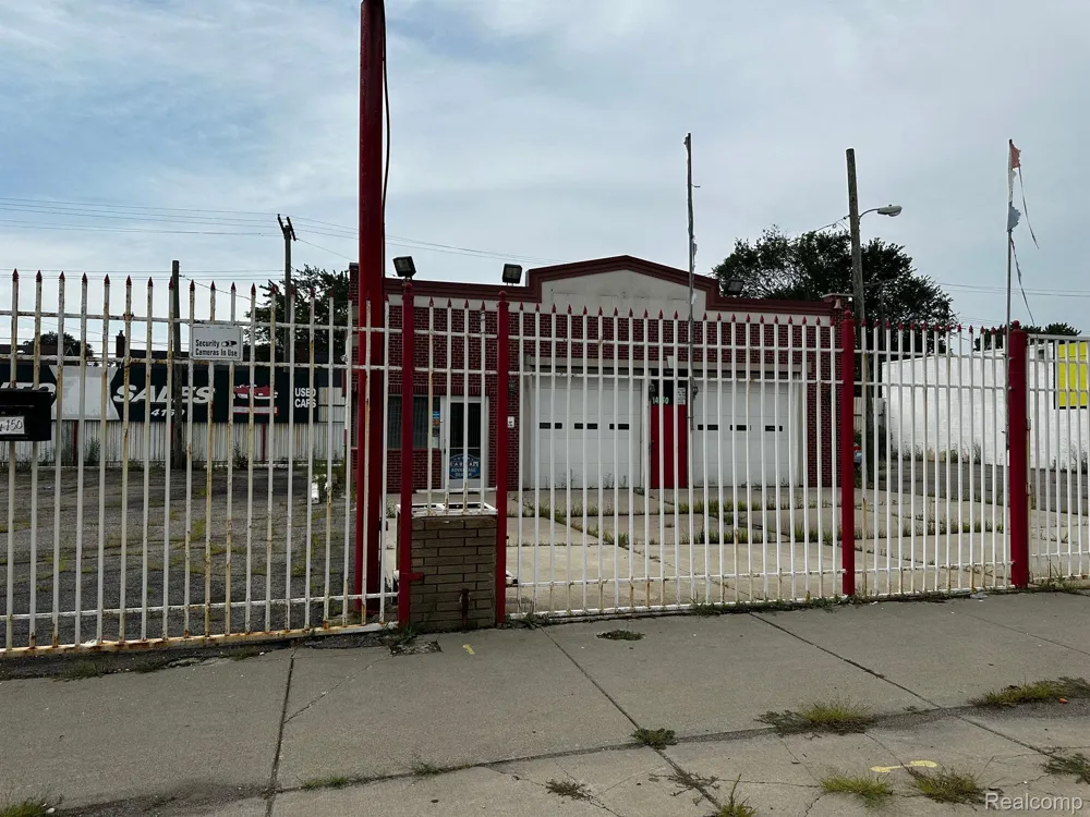 14150 E 8 MILE ROAD Detroit City, MI 48205