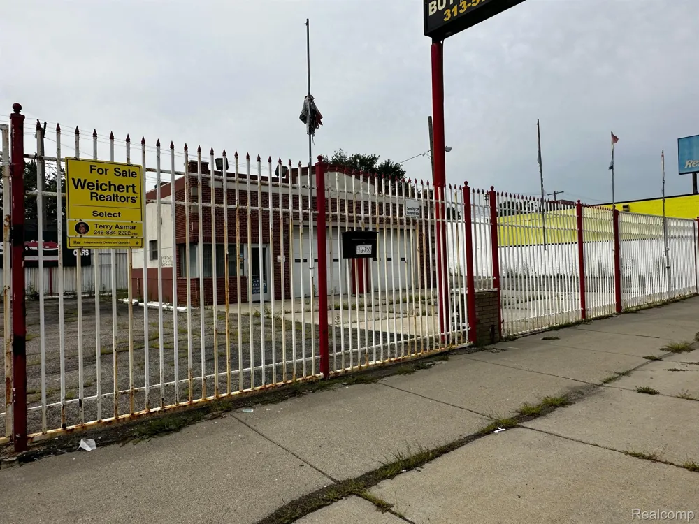 14150 E 8 MILE ROAD Detroit City, MI 48205