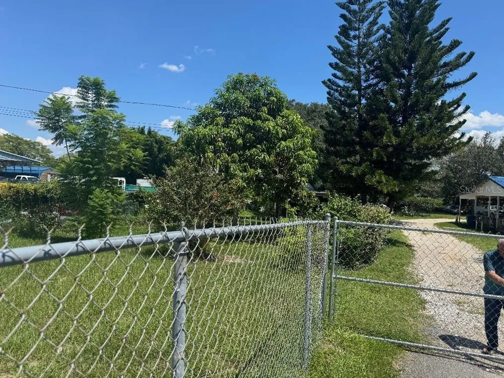 812 US HIGHWAY 17 92 S Davenport, FL 33837