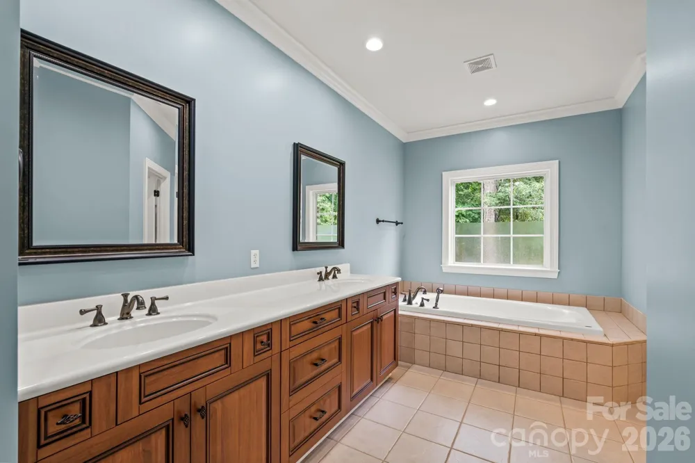 3321 Lower Lake Road Thomasville, NC 27360